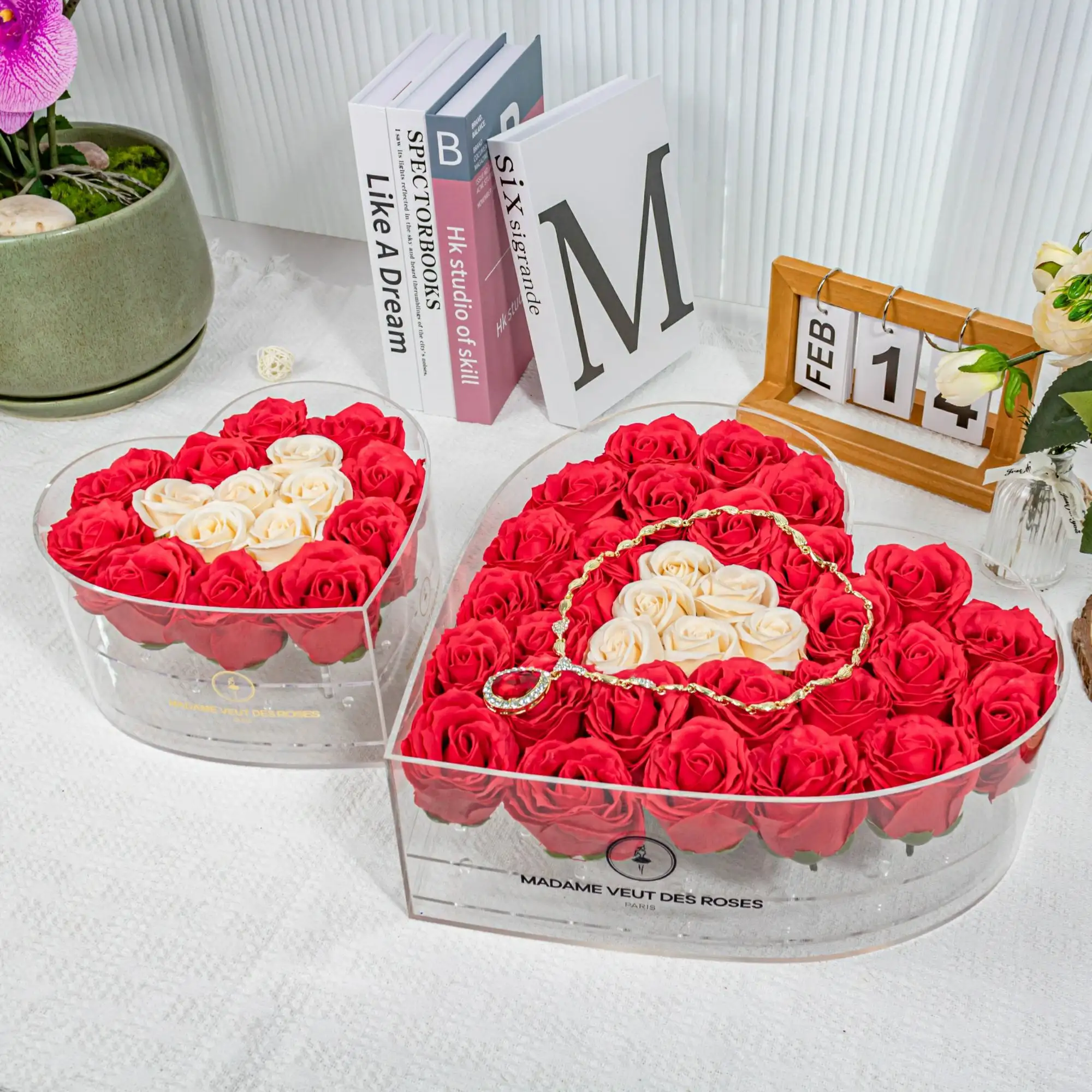 Exclusive Clear Arrangements Elegant Heart Shaped Rose Stand Container Preserved Flower Acrylic