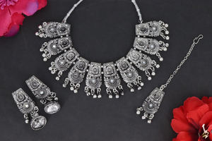 Ensemble de bijoux bien fait à haute brillance avec collier et boucles d'oreilles au look de créateur pour les cadeaux de dames de fournisseur indien - Product Image 6