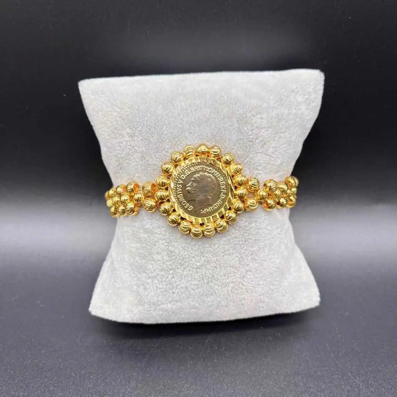 Vergoldete Münze Charm Armband Perle Kupfer Armband Stilvolle Mode Schmuck Großhandel für Frau