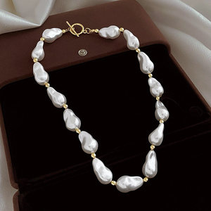 قلادة هيسيرا الباروكية الفريدة من نوعها بخرز اللؤلؤ للنساء، مطلية بالذهب، تصميم جريء وفاخر، سلسلة عنق مبالغ فيها، عصرية - Product Image 4