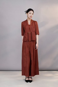 Vêtements pour femmes traditionnels <span class=keywords><strong>chinois</strong></span> en soie de mûrier rouge vin moderne et élégant pour l'automne et le printemps bas confortable - Product Image 3