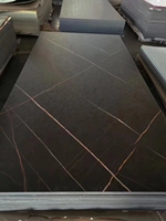 Plateau de table en stratifié compact HPL découpé sur mesure, usiné CNC, ignifuge et étanche, design contemporain pour usage extérieur en hôtel