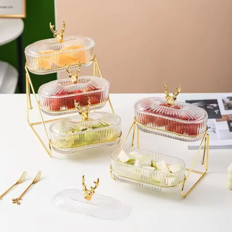 Piatto in plastica a due strati con testa di cervo bianco