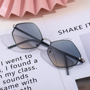 Gafas de sol poligonales de alta gama para mujer, montura metálica, protección UV400, clase 2, lentes negras, material de PC, DG98304 - Product Image 3