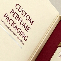 Boîte à parfum rigide de luxe sur mesure, style livre blanc magnétique, ouverture latérale, présentation pour emballage de parfum personnalisé