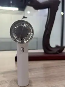Venta caliente de la fábrica de Shenzhen ventilador de mano compresa fría refrigeración por hielo Mini ventilador de escritorio portátil ventilador de mano con gancho
