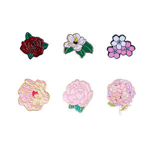Broches de Flores en Esmalte, Diseño de Arreglos Florales, Joyería de Plantas, Regalo para Amigos - Product Image 1