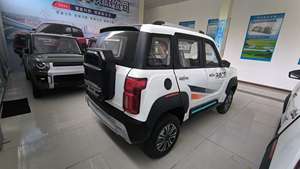 Hongqi SUV a Nuova Energia - Veicolo Elettrico 4x4 per Passeggeri con Tecnologia Intelligente, Alta Efficienza per Pendolarismo Quotidiano e Viaggi Urbani - Product Image 4