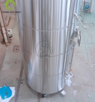 Fermenteur à vin vertical empilable en acier inoxydable avec enveloppe et isolation pour la fermentation primaire et secondaire du vin rouge