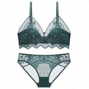 <span class=keywords><strong>Sous</strong></span>-vêtements populaires Triangle sans fil doux soutien-gorge et ensembles de <span class=keywords><strong>sous</strong></span>-vêtements Lingerie rouge - Product Image 3