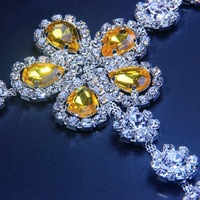 FanYue Chaîne de corps sexy plaquée or pour femme, bijoux de lingerie avec strass fleur jaune, chaîne de string, chaîne de taille T-back
