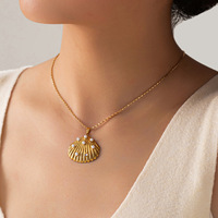 Collier en acier inoxydable avec pendentif géométrique haut de gamme en coquille de perle, plaqué or, tendance, pour femme, style européen et américain