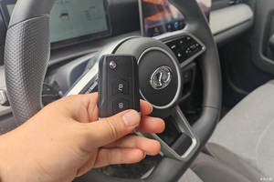 รถบรรทุกขนาดเล็กแบบกล่อง Dongfeng Xiaokang Ruichi C5 EV 4x2 ปี 2025 รุ่นใหม่ มาตรฐานยูโร 6 พร้อมกล้องมองหลัง - Product Image 6