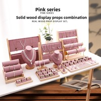 Présentoir à bijoux en velours rose de qualité supérieure, ensemble de 30+ styles variés, base en bois, accessoires de boutique, organisateur de colliers et de présentoirs de bijoux