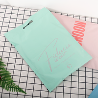 Enveloppe en poly biodégradable de grande taille vert menthe Enveloppe d'expédition de vêtements imprimée avec logo personnalisé et poignée
