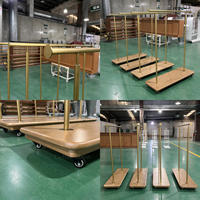 Étagère de présentation de vêtements pour enfants dorée avec roulettes, personnalisée pour les magasins de vêtements pour enfants, présentoir de vêtements sur mesure