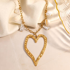Collar de acero inoxidable con diseño de corazón grande exagerado, perla barroca y chapado en oro, estilo DIY, para uso transfronterizo, ideal para collares de moda en capas. - Product Image 3