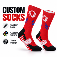 Chaussettes de sport personnalisées rouge et noir, motif de basket-ball, logo personnalisé, personnalisation des couleurs et design de style d'équipe