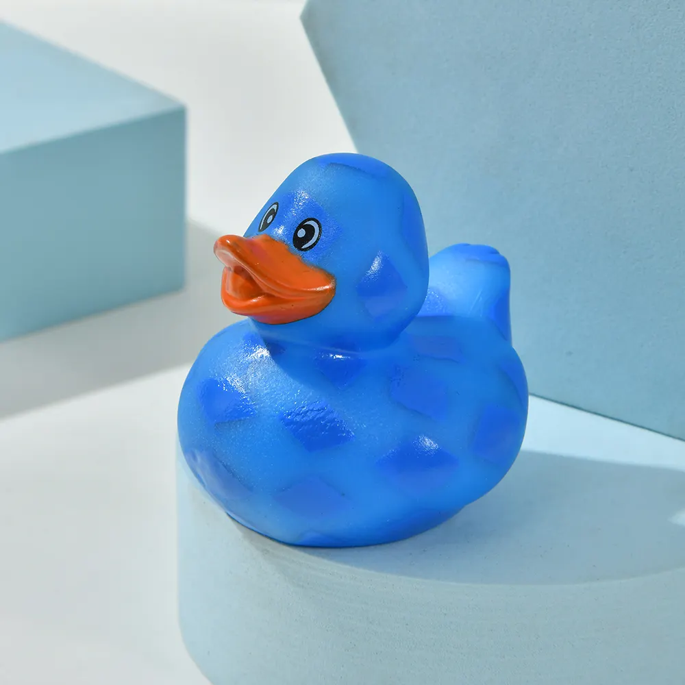 लोकप्रिय डिजाइन शॉवर मिनी बतख स्विमिंग स्नान खिलौने चेकरबोर्ड पैटर्न pvc प्लास्टिक रबर ध्वनि बच्चे के लिए