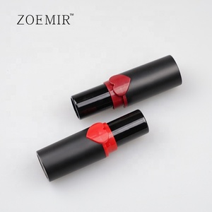 Conteneurs de baume à lèvres de haute qualité en gros emballage de tube de <span class=keywords><strong>rouge</strong></span> à lèvres d'anneau de coeur noir mat et <span class=keywords><strong>rouge</strong></span> - Product Image 5