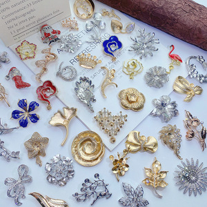 Nueva Joyería Broche Sencillo de Flor con Diamantes de Cristal para Hombre y Mujer Pines Geométricos Regalo de Joyería para Mujer Broches Surtidos al por Mayor - Product Image 4