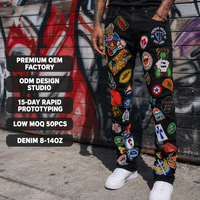 Jeans Homme en Denim Délavé Noir Slim Fit Personnalisé OEM avec Broderie Patchwork Motif Ours Teddy et Graphique NASA, Respirant pour l'Automne