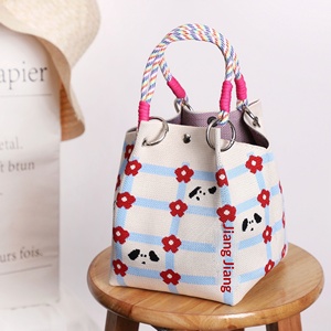 Sac à main personnalisable en tricot rayé, motif floral élégant, vente en gros, sac seau de voyage au crochet sur mesure, sac de shopping - Product Image 4