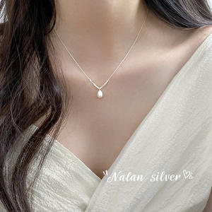 สร้อยคอเงินแท้ S925 ลายดอกกุหลาบบาโรก สไตล์สดใสหวานละมุน ดีไซน์เฉพาะตัว รุ่น Y02079 สร้อยคอมุก - Product Image 2