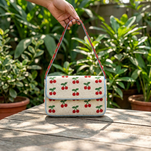 Bolso de Mano Textil Bordado a Mano con Diseño de Cerezas, Forma Rectangular, Artesanía en Algodón - Product Image 1