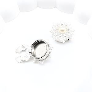 Cubrebotones de camisa de estilo moderno con diamantes incrustados, gemelos de metal con cierre de tortuga, material de hierro - Product Image 3