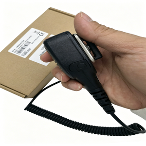 Micrófono de Mano con Altavoz Remoto PMMN4076A con Conector de Audio de 3.5mm, Compatible con Radios Bidireccionales XPR3300 XPR3500 - Product Image 5