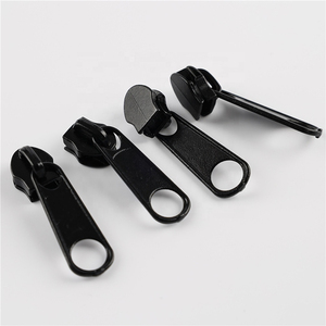 Deslizadores de cremallera de nailon elegantes con logotipo personalizado, tamaño 5 #8 #10 #, tirador de Metal con cabeza de cremallera, precio barato para bolsos, prendas hechas de latón, aleación de Zinc - Product Image 5