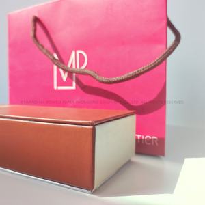 Estructura de forma Pirámide Diseño en ángulo de 3 lados Triángulo modular Triángulo escalonado Caja de forma de prisma para cumpleaños para eventos especiales - Product Image 4