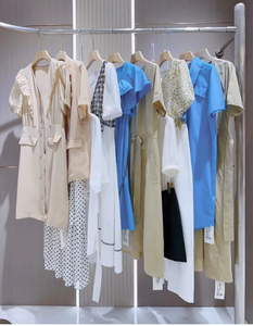 <span class=keywords><strong>Lot</strong></span> de vêtements mixtes aléatoires pour femmes 2026 – Balles de vêtements neufs de marque – Fournisseur en gros - Product Image 6