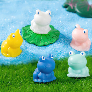 Mini figuras de animales de resina de dibujos animados superventas, muñeco de rana pequeña, Mini artesanías de resina para adorno de escritorio, decoración del hogar - Product Image 3