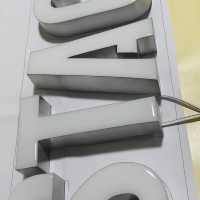 Letrero LED Acrílico 3D para Exteriores, Letras de Canal con Iluminación Frontal, IP65 Impermeable, Personalizable para Tiendas, Centros Comerciales, Hospitales, Publicidad