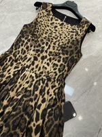 Nouvelle Robe Tendance Style Mode 2026 Automne Hiver pour Événements et Soirées Femme Sexy Imprimé Léopard Sauvage Sans Manches Longueur Midi en Coton Chic