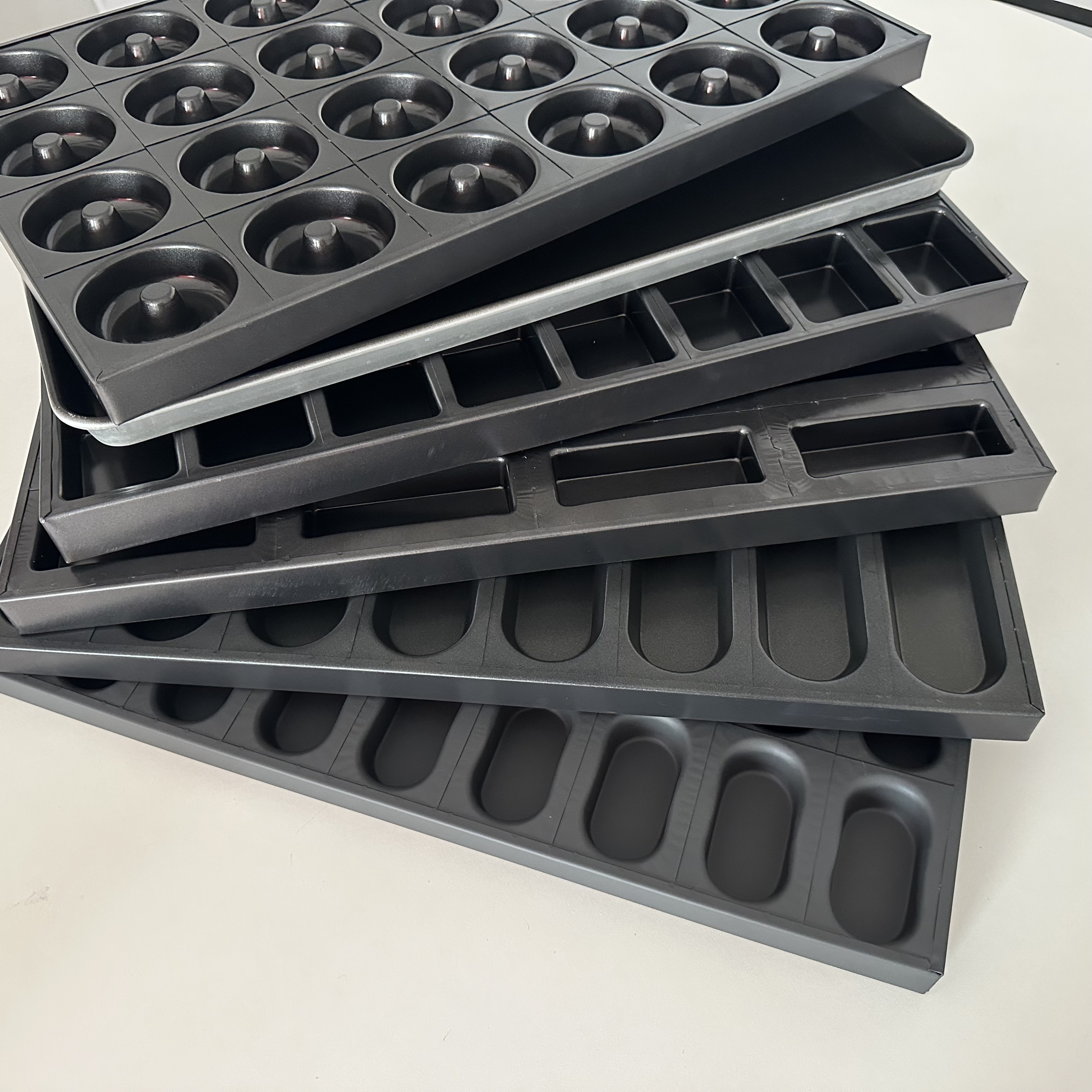 ベーカリートレイ　39枚 ハンドル付きベーカリートレーNo.4330｜株式会社シンギ