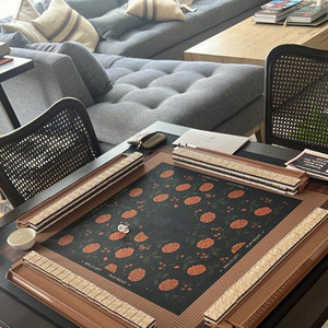 Tapete Plegable Portátil para Mahjong de 33.5x33.5 Pulgadas |   <span class=keywords><strong>Base</strong></span> de Goma Antideslizante Reductora de Ruido |   Diseño Floral Azul Marino para Cartas de Mahjong - Product Image 4