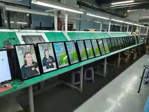 Android-System Digitalbeschilderung 27-Zoll-LCD-Bildschirm Rucksack-Plakat Mensch-Geh-Bildschild mit Anzeigensoftware