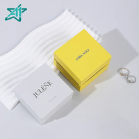 Boîte de présentation A1 de luxe en papier jaune et bleu vif avec coussin en peluche, vente en gros B2B, personnalisation du couvercle supérieur et inférieur, affichage de la marque