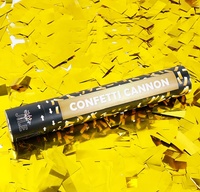 Feux d'artifice à l'extérieur de poche or confettis canon