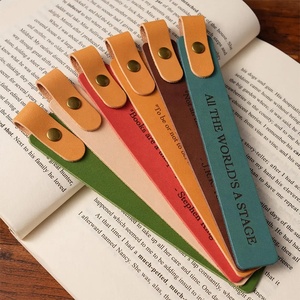 Marcapáginas de Cuero Genuino con Grabado Láser Personalizado, Marcapáginas con Logotipo Personalizado y Soporte para Bolígrafo - Product Image 1