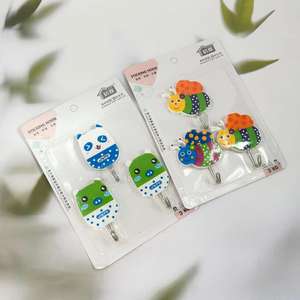 Paquete de 3 ganchos de succión con diseño de dibujos animados para paredes del baño, ropa y otros usos. No requiere perforación. 2 yuanes. - Product Image 5