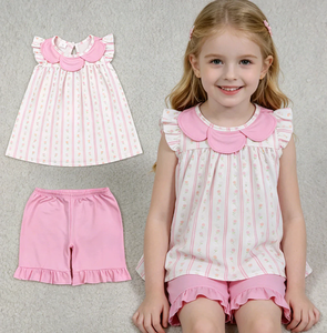 Conjunto de pantalones cortos para niñas, conjunto de 2 piezas de verano, Top de manga corta con estampado de Tulip Towers y pantalones cortos con volantes, ropa linda para niños pequeños - Product Image 1