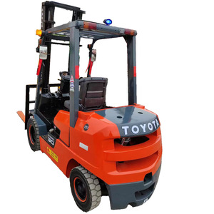 Chariot élévateur diesel Toyota japonais d'origine de 3 tonnes, moteur japonais stable, faible taux de défaillance, prêt à l'emploi. - Product Image 1