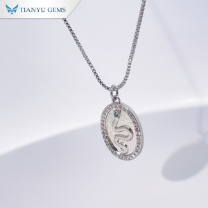 Collar con Colgante de Plata 925 con Diseño de Serpiente y Halo de Tianyu Gems, con Piedra Preciosa Verde y Disco Tallado de Serpiente, Joyería de Moda - Product Image 3