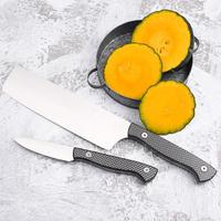 Couteau Santoku asiatique en acier à haute teneur en carbone de 8 pouces avec manche en plastique, HRC 56, revêtement antiadhésif, respectueux de l'environnement