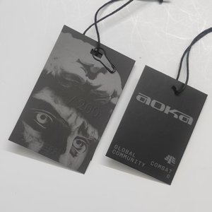 JP-<span class=keywords><strong>Etiquetas</strong></span> <span class=keywords><strong>de</strong></span> <span class=keywords><strong>ropa</strong></span> <span class=keywords><strong>de</strong></span> papel reciclado personalizadas <span class=keywords><strong>de</strong></span> lujo con <span class=keywords><strong>etiquetas</strong></span> colgantes en relieve <span class=keywords><strong>Etiquetas</strong></span> <span class=keywords><strong>de</strong></span> <span class=keywords><strong>ropa</strong></span> <span class=keywords><strong>de</strong></span> cartón con logotipo propio <span class=keywords><strong>para</strong></span> bolsas <span class=keywords><strong>de</strong></span> zapatos - Product Image 1