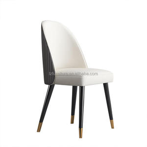 Silla de Comedor Moderna y Elegante con Estructura de Madera, Respaldo Curvo Confortable, Tapizada en Cuero Sintético Ecológico, Color Personalizable - Product Image 1